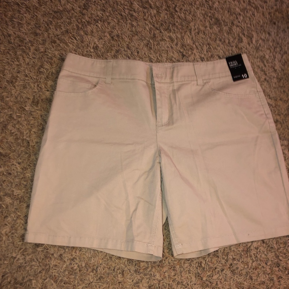 Bermuda shorts, NWT!